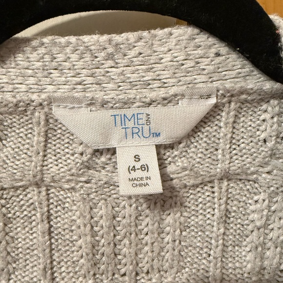 Women’s Time and Tru Gray Cardigan Size Small - Picture 3 of 3